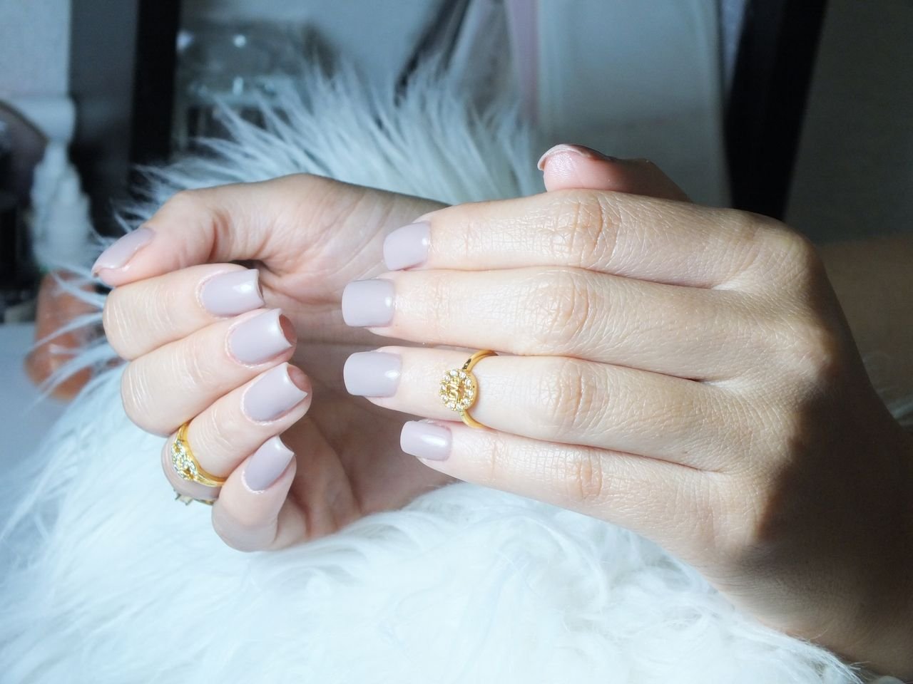 The Aura Nails Trend and How to Try Them at Home